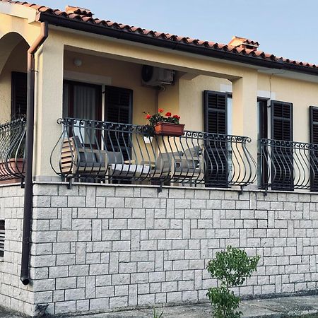 Apartman Ostrea *** Bale Exterior foto